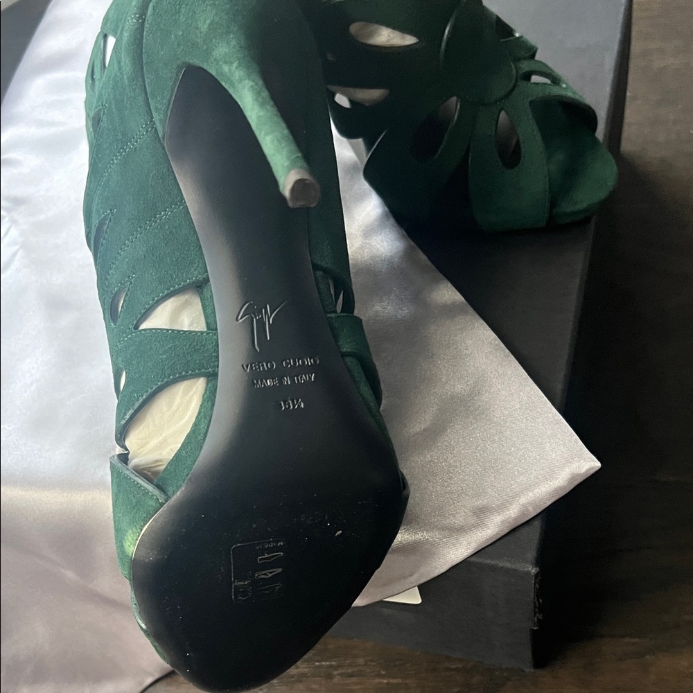 Giuseppe Zanotti Dark Green Suede Floral Cutout Peep-Toe Booties - Picture 2 of 3
